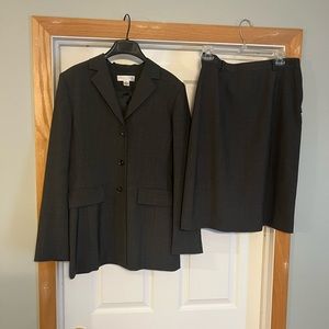 Casual Corner Classic Gray Skirt and Blazer Suit Set